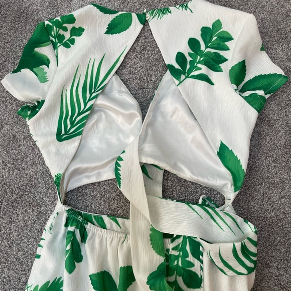 Open back tie front dress - Picture 4 of 7